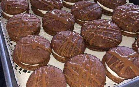 Chocolate Sandwich Cookies with Sugar-Free Cream Cheese Filling Recipe